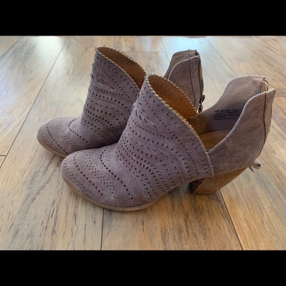not retired Shoes - Women’s booties